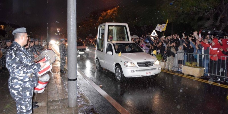 وزير الداخلية يشكر الأجهزة الأمنية والبلديات على جهودهم في مواكبة زيارة البابا