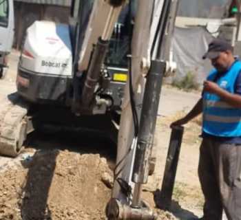 بلدية بيروت تعالج عطلًا في شبكة الصرف الصحي في كرم الزيتون
