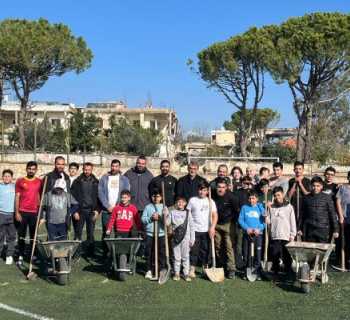 بالتعاون مع بلدية الخيام .. حملة تطوعية لتنظيف ملعب البلدية