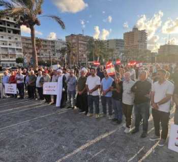 رؤساء اتحادات وبلديات يطالبون في وقفة صور الاحتجاجية بتأمين الإيواء للمتضررين جراء العدوان الإسرائيلي