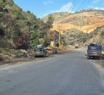 اتحاد بلديات إقليم الخروب الشمالي يباشر بتنظيف ورفع الردميات المتراكمة في وادي 