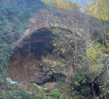 وزارة الأشغال تتابع انهيار حائط الدعم على طريق بتغرين - بسكنتا