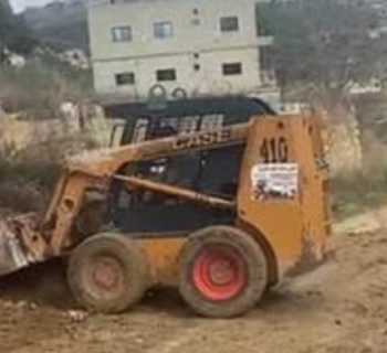 بلديّة صرُبِّين تُزيل الأتربة والحجارة من حيّ البيّاضة