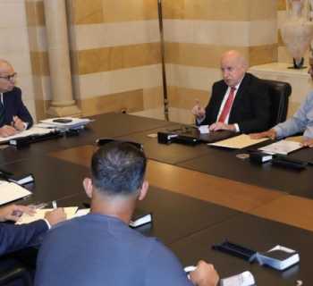 رئيس الحكومة يبحث مع بلدية زوطر الغربية أولويات العودة والتعافي وإعادة تأهيل البلدة