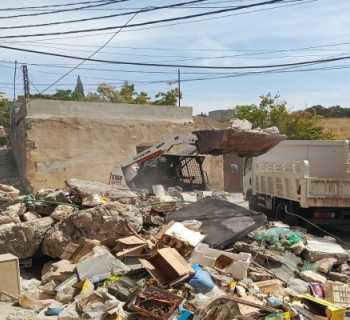 بلدية معروب تواصل رفع الأنقاض وتوسيع الطرقات لتسهيل الحركة