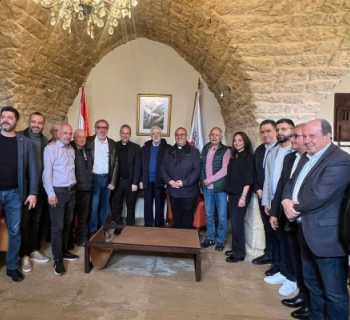 وفد كنسي في بلدية عمشيت: بحث الأوضاع المحلية ودعوة للمشاركة في قدّاس 