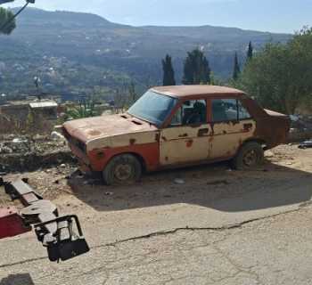 بلدية عاليه تبدأ حملة لإزالة السيارات المهملة والمركونة على الطرقات