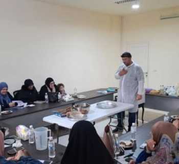ورشة متخصصة في صناعة الحلويات لتمكين نساء الخيام اقتصاديًا