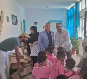 بلدية طيردبا توزّع ألبسة على 261 طالبًا في المدرسة الرسمية