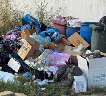 بلدية العباسية تطلق حملة نظافة شاملة لمعالجة تراكم النفايات الناتجة عن أعمال التعزيل
