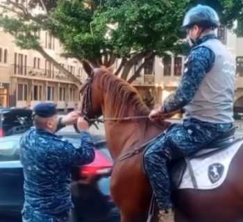 قوى الأمن الداخلي تنفّذ دوريات على الأحصنة في شوارع بيروت لضبط السير