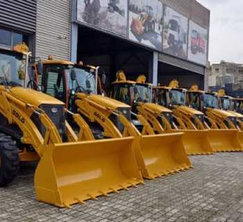 هبة جرافات لبلديات وادي خالد بدعم الصندوق العربي لتعزيز قدرات الخدمات والبنى التحتية