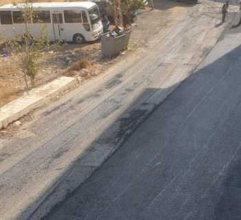 بلدية المريجات تستكمل أعمال تزفيت الطرقات الداخلية