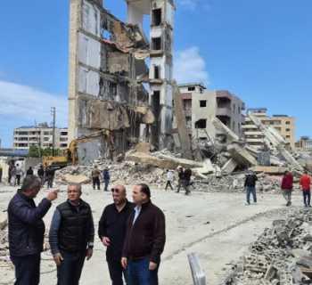 رئيس بلدية صيدا يتفقد موقع العدوان الإسرائيلي على 
