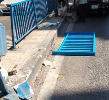 بلدية بيروت تعالج أضرار جسر المشاة في سليم سلام بعد حادث سير