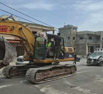 بلدية برج قلاوية تباشر إزالة آثار العدوان وتدعو الأهالي إلى الالتزام بإرشادات السلامة