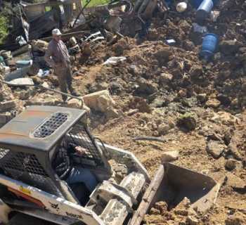 بلدية كفرحونة تعيد فتح طريق المشرح الفرعية بعد إزالة آثار الغارة