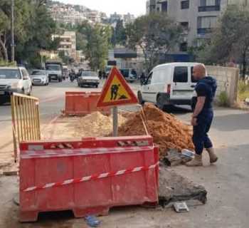 بلدية مدينة الشويفات تباشر توسعة خط الصرف الصحي على طريق صيدا القديمة