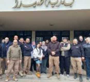 وقفة احتجاجية لموظفي بلدية صيدا داخل المبنى البلدة