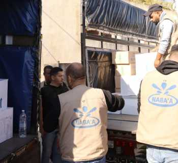 بلدية السلطانية توزع مواد تنظيف ومستلزمات خاصة بالأطفال على النازحين من القرى الحدودية