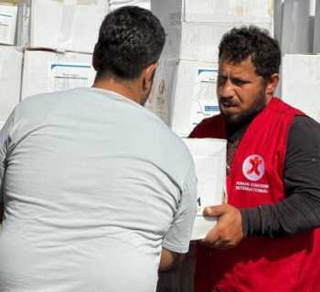 بلديتا المروانية وكوثرية الرز تتسلّمان مساعدات إغاثية من جمعية 