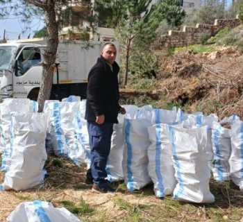 للمرة الثامنة… بلدية مزبود توزّع 52 كيس حطب على العائلات المتعففة في البلدة