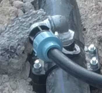 بلدية صير الغربية تمدّد خط مياه في حيّ العين