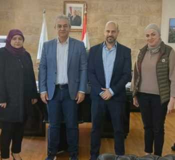 عضو مجلس بلدية صور تزور بلدية صيدا تقديرًا لجهودها خلال الحرب