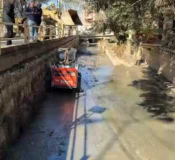 بلدية بعلبك تبدأ ورشة جديدة لتنظيف مجرى نهر رأس العين