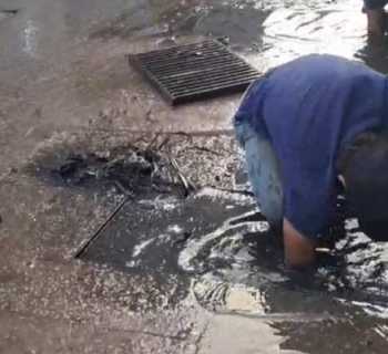 بلدية برج البراجنة تنجز تنظيف مصفاة مياه كانت مقفلة نتيجة تراكم النفايات