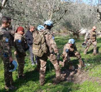 لقاء توعوي في عديسة حول مخاطر الذخائر غير المنفجرة وإزالة مخلفات حربية