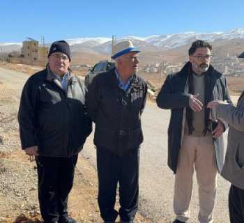 بلدية بعلبك تنظم حملة بيئية لإزالة الركام وزرع الأشجار على طريق المدينة الرياضية