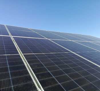 تركيب نظام طاقة شمسية في مدرسة فلاوى الرسمية