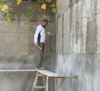 بلدية شقرا ودوبيه تنفذ أعمال صيانة لبركة النقية الزراعية