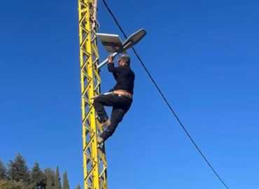 بلدية لبايا تستكمل مشروع انارة البلدة بلمبات الطاقة الشمسية