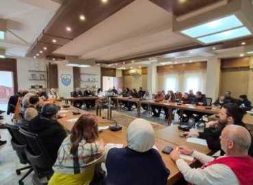 بلدية صيدا تعقد اجتماعًا تنسيقيًا مع الجمعيات لتعزيز إدارة أزمة النزوح