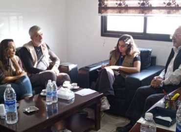 بلدية حولا تستعرض ملفاتها الحيوية أمام وفد من التضامن الدولي وأرض البشر