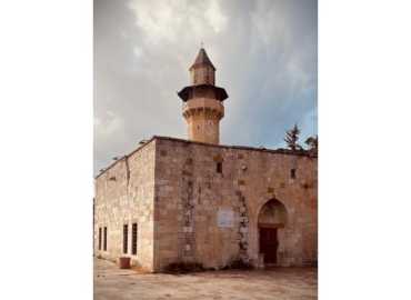 بلديّة ديرالقمر تستبدل نظام الإضاءة اللّيلي لقبّة مسجد الأمير فخر الدين الأثري