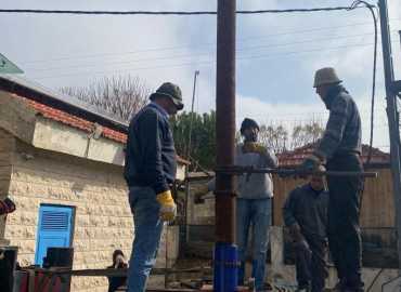 بلدية دورس تشرف على صيانة مضخة البئر الاساسي بعد توقفها عن العمل لمدة شهر