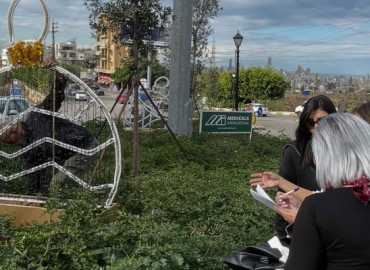 بلدية المنصورية – المكلس – الديشونية تباشر تركيب زينة عيد الميلاد في الشوارع