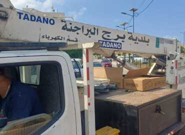 بلدية برج البراجنة تنفّذ أعمال صيانة لشبكة الإنارة وتستبدل عددًا من أجهزتها