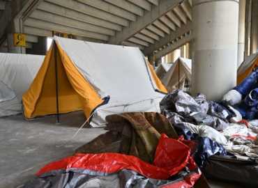 تجهيز خيم إيواء للنازحين في المدينة الرياضية بالتنسيق مع بلدية بيروت