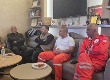 جولة تفقدية لمركز الصليب الأحمر في صور بعد الاستهداف: التأكد من سلامة الطواقم العاملة ومعاينة الأضرار