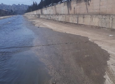 بلدية طرابلس تواصل تنظيف مجرى نهر ابو علي وتحذر من إعادة رمي الاوساخ والردميات مجدداً