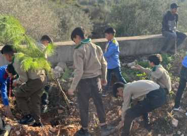 بلدية زبقين تزرع أشجارًا جديدةً في المدخل الشرقي للبلدة