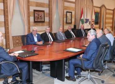 الوزير الحجار يلتقي وفداً من بلدية كفرشيما