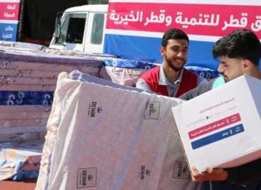 بلدية صيدا تواكب توزيع مساعدات قطرية للنازحين في المنازل