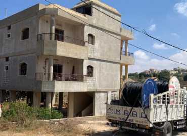 بلدية زبقين تبدأ أعمال تأهيل شبكة الكهرباء الداخلية المتضررة جراء العدوان الإسرائيلي