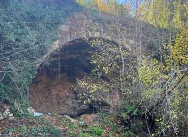 وزارة الأشغال تتابع انهيار حائط الدعم على طريق بتغرين - بسكنتا