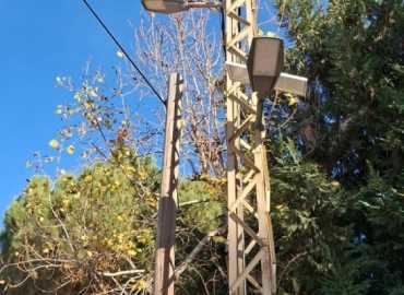 بلدية عين الغويبة تباشر بتركيب دفعة جديدة من لمبات تعمل على الطاقة الشمسية